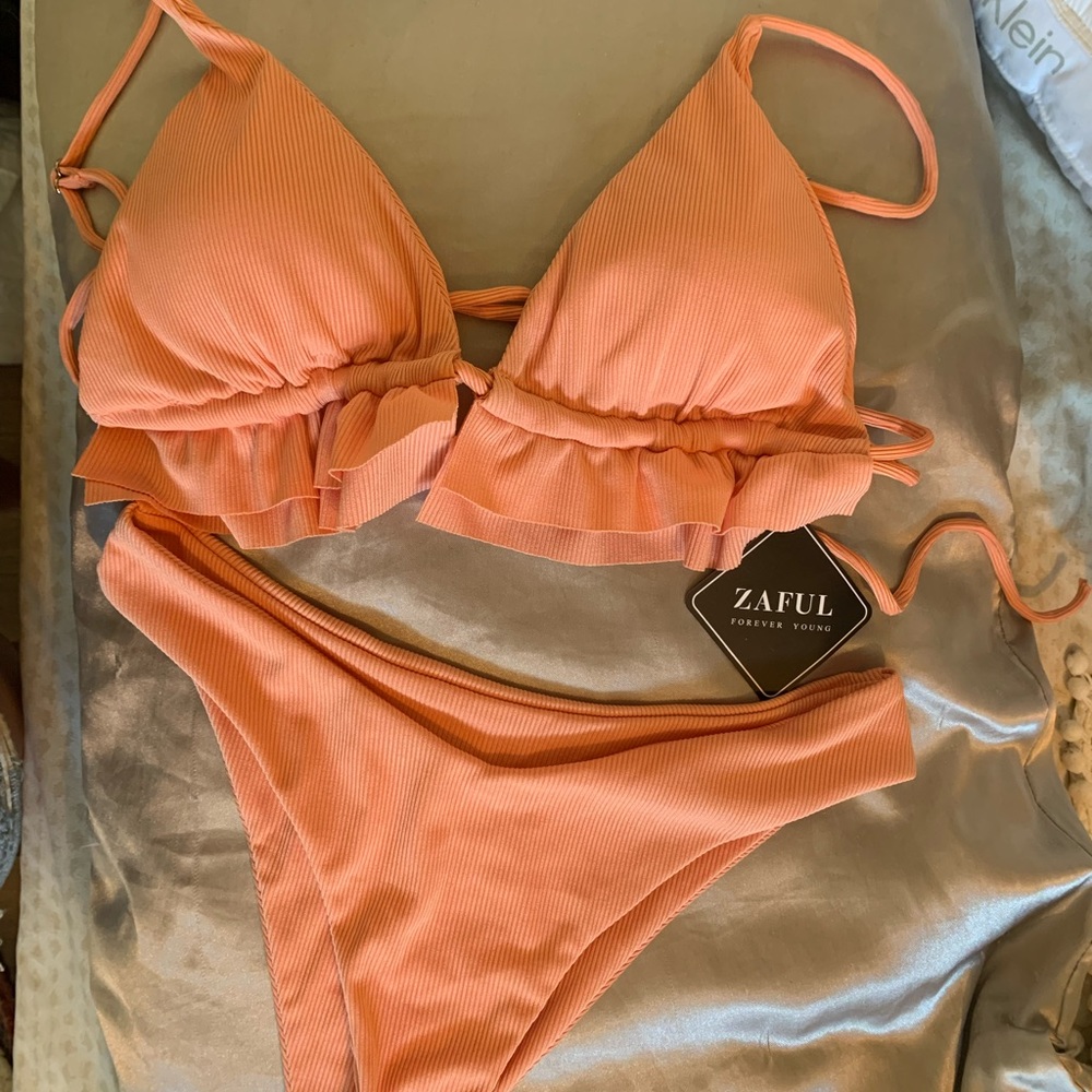BNWT Coral Zaful Bikini